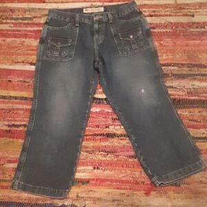 💫💫💫American Eagle Outfitters  CAPRI JEANS SIZE 4